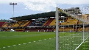 Salernitana, gli ultras contro le restrizioni negli stadi: Arechi Da Adeguare La Salernitana Pensa Al Vigorito Per Ottenere La Licenza Ottopagine It Benevento
