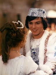 A group for the wonderful and talented actress libuse krásný den ve skupině přeji všem. Fotogalerie Libuse Safrankova A Pavel Travnicek Ve Filmu Tri Orisky Pro Popelku