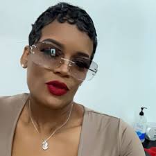 The ladies of Detroit know how to rock the Carties, too! Wires, Woods,  Buffs, Small C, Big C, Iced out. #BlackDetroiters #BlackDetroit #Detroit  #Cartier #Buffs