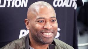 Shaun Alexander Freshman Award: Excellence in College Football