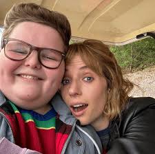 Delightful Derek Selfies for the Gram ☺️. : r/StrangerThings