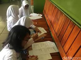 Profil sekolah nama sekolah : Listrik Diputus Siswa Sman 48 Jaktim Belajar Pakai Lilin