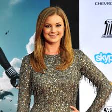 Emily vancamp has welcomed a daughter, iris, her first child with husband josh bowman, according to the actress' instagram account. Emily Vancamp Kinder Warum Nicht Gala De