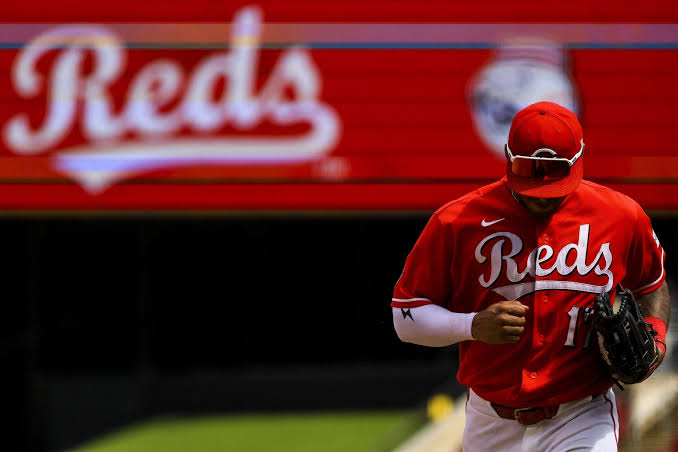 Cincinnati Reds' 67th loss comes in stunning fashion: A routine fly ball on  the last strike - The Athletic