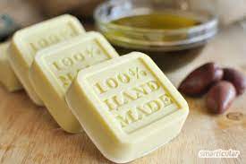 Man kann sie aber auch zerteilen und stückweise verwenden. Aleppo Seife Die Besten Anwendungen Fur Den Vielseitigen Alleskonner