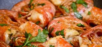 Preparazione per la preparazione del sugo è necessario prima di tutto scaldare l'olio con uno spicchio d'aglio. Gamberoni Surgelati Vantaggi E Come Cucinarli Frozen Service