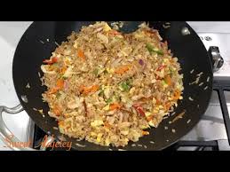 Stir in the tomato puree and add the curry powder, garlic powder, ginger, dried herbs, and crushed bouillon cubes. How To Prepare Ghanaian Chicken Fried Rice Lagu Mp3 Mp3 Dragon