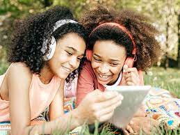 The app also shows a user's location. Social Media Benefits Risks 9 18 Years Raising Children Network