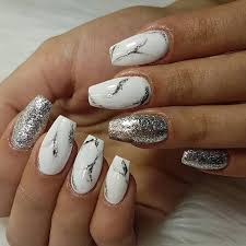 Acrylics are like your favorite brand of perfume which you can't let go off with so ease. White Marble And Silver Nails Prom Nails Silver White And Silver Nails Silver Nail Designs