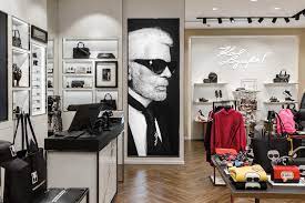 A máscara knit clássica 2.0 é confeccionada com fio de poliamida. Karl Lagerfeld And Woolmark Company Launch 777 Knit Karl Boxes News Collection 1190790
