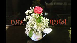 Arreglos guatemala realiza arreglos con flores, globos, regalos tanto para ella, él o ellos por si desea hoy, mañana o en la fecha que quiera sorprender en nuestra bella guatemala. Como Hacer Arreglo Floral Con 1 Sola Rosa Centro De Mesa Centrotavola Centerpiece Youtube