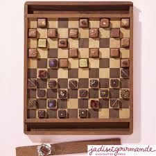 Jeux D Echec En Chocolat Delicieux Petits Chocolats Pralines Et Ganaches Fabrication Artisanale Et Haut De Boutique De Chocolat Chocolat Chocolat Artisanal
