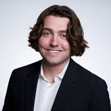 Charlie Noyes's Instagram, Twitter & Facebook