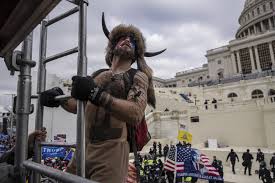 Das pseudonym bezeichnet seitdem auch diese verschwörungsthesen. Jacob Chansley Qanon Shaman Pleads Not Guilty To Capitol Riot Charges Bloomberg