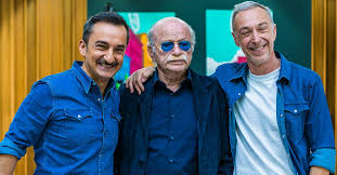 Sul palco insieme a paoli, l'orchestra da camera di perugia, diretta dal maestro marcello sirignano, oltre all'inseparabile fratello, come lo definisce lo pienone nella sala di santa cecilia dell'auditorium parco della musica, domenica 12 maggio, per la festa dei sessant'anni di carriera di gino paoli. Appunti Di Un Lungo Viaggio Gino Paoli Celebra I Suoi 60 Anni Di Carriera Radio Deejay