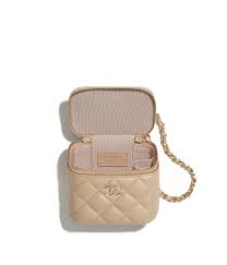 We did not find results for: Kleine Vanity Mit Kette Irisierendes Genarbtes Kalbsleder Modeschmuckperlen Goldfarbenes Metall Chanel