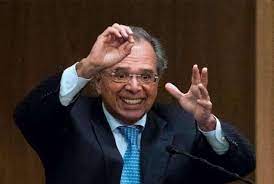 Bolsonaro niega interferencia en precios de petrobras que se recuperó tras derrumbe. Paulo Guedes Sorrindo Photos Facebook