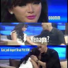 Konteks Di Tengah Ramainya Meme Johnny Depp Dengan Anak Kecil Hingga Membuat Sebagian Orang Ehm Muak Ini Si Zaskia Gotik Di Hitam Lucu Gambar Bahasa