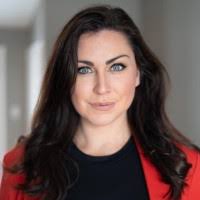 Stephanie Macrae's Instagram, Twitter & Facebook