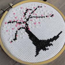 French knot and running stitch flower design | hand embroidery designs thexvid.com/video/tbmvbgb5mhm/video.html how to make french knots in hand embroidery. Embroidery Stitches French Knots And Colonial Knots Peacock Fig
