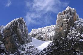 The entrance to the park is in the town of kasese, which is over 400 km west of uganda's capital kampala.visitors pay a park fee of $30 per day. Rwenzori Mountains Amazingplaces Com