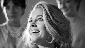 Gilmore Girls' Fans! Lauren Graham Promises "A Coziness" To New Show 'The  Z-Suite.'