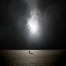 Singuratatea e un lucru necesar omului,pt a te cunoaste mai bn,pt a cantari mai bn pe altii,pe cei din jurul tau ,ai nevoie de singuratate! Singuratate Webcultura