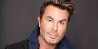 Derfor bytter han navn