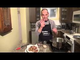 Dans Un Bol Mettre L Oeuf Ajouter Le Lait Et Les Autres Ingredients Brasser Ajouter La Viande Bien Melanger Et Faconner En Boulettes Et Rouler Dans D De Golf