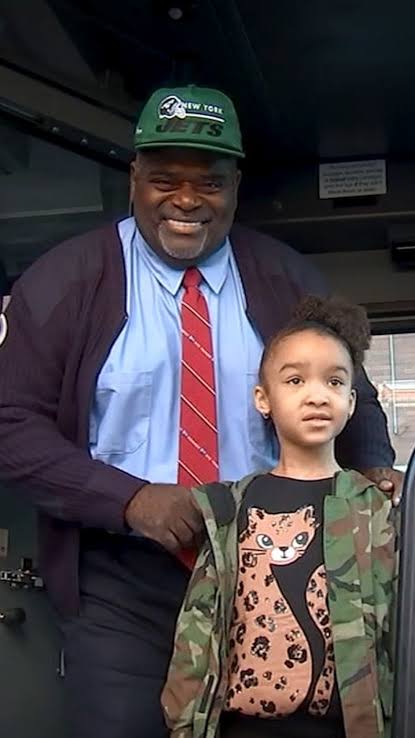 Hero' bus driver reunites with 5-year-old girl he rescued - Good Morning  America