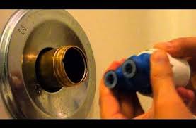 Dismantling A Delta 1400 Series Bathtub Faucet Or How To Fix A Leak In Five Minutes I Did This Bathtub Faucet Faucet Repair Single Handle Bathroom Faucet