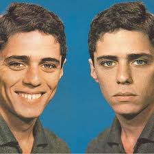 Administrado pela equipe do artista. Chico Buarque Revela A Historia Absurda Por Tras Da Capa Que E Meme