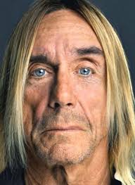 Por que Anthony Kiedis parece uma fusão de Ben Stiller e Iggy Pop? :  r/RedHotChiliPeppers