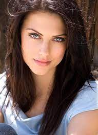 The Most Beautiful Women With Blue Eyes Brown Hair Blue Eyes Girl Dark Hair Blue Eyes Beautiful Women Naturally