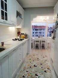 Mutfak dolapları, gerek ocak üstünde pişen yemeklerin yükselen suyundan gerekse yağlarından kolay etkilenir. Yeni Evliyim Yorumlarinizi Bekliyorum Ev Gezmesi Luks Mutfaklar Ic Tasarim Mutfak Mavi Mutfak Dolaplari