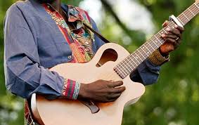 La musique africaine inspire beaucoup les artistes français. Les Musiciens Incontournables Afrik Musique Com