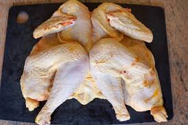 L'alimentation des canards est variée et pour savoir ce que mangent les canards, c'est par ici ! Decouper Une Volaille A Cru Poulet Grille A L Americaine Recette Par Chef Simon