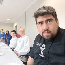 En Santa Juana se propusieron premiar a la mejor empanada de la comuna 😋 y  para esta misión invitaron a Felipe Torres y Michel Tilly, jefe de carrera  y director de carrera