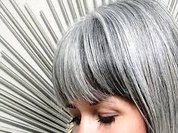 Con la definizione baby hair si intendono quei capelli corti e poco spessi che circondano zone come l'attaccatura del collo, della fronte e . Sfatiamo Il Falso Mito Piu Diffuso Sui Capelli Bianchi Thepowderoom