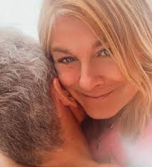 Pernilla was originally going to sing this song at melodifestivalen 2005, however, the writer of the song wanted a younger singer to perform it, so linda ben. Die Worte Der Tonmeisterin An Pernilla Wahlgren Uber Christian Bauer
