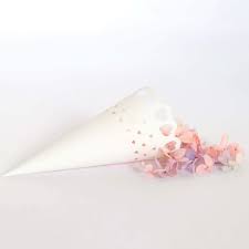 Questo elegante segnaposto matrimonio è realizzato interamente in modo artigianale: Decorazioni Nozze Chic Muti Amore Cuore Coni Riso Taglio Laser Coni Portaconfetti Confettata Con Autoadesivo Cono Petalo Caramella Bomboniere Segnaposto Per Nozze Sumshy 50 Pz Coni Portariso Matrimonio Bianco Casa E Cucina Laaldeasanicolas Es