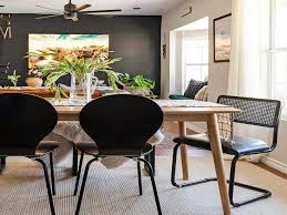 Instead of using only flowers and candles which would have made the centerpiece bland, the decorator has infused more appeal to it by adding greens. Dining Room Table Centerpiece Contemporary Dimasummit Com