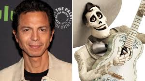 In The Movie 'Coco,' The Heyday Of Ernesto De La Cruz Was In Black And  White Shows And Films. His Outfit For The Sunrise Spectacular Concert Is  Completely Colorless To Match This