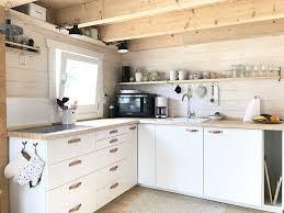 Entdecke preiswerte möbel und einrichtungsinspirationen für alle budgets und räumlichkeiten. Kuche Im Gartenhaus Kitchen Kitchen Cabinets Home Decor