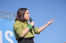 Ofelia fernández tiene 19 años, es feminista y ocupa su cargo en la cámara de diputados de fernández es una destacada activista feminista. La Revista Time Destaco A Ofelia Fernandez Entre Los Lideres Mas Jovenes Del Continente Canal C