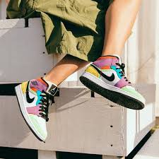 Pin On Air Jordan 1 Mid Se Multicolor