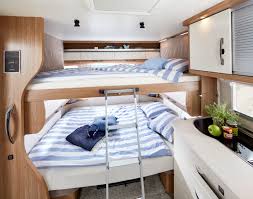 Bett mit bettaufsteller im wohnwagen / caravan bauen. Perfekt Fur Familien Hobby De Luxe Mit Sieben Schlafplatzen Hobby Mediaportal