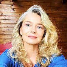 In the pic, paulina can be seen from behind wearing a gorgeous gold bikini while looking out over a. Nach Tod Des Mannes Paulina Porizkova Sucht Neuen Partner Promiflash De