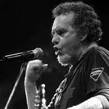 Robbie Robb's Instagram, Twitter & Facebook