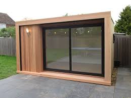 Salon De Jardin 4x3m Edge Avec Revetement En Cedre Et Jeu De Portes Coulissantes De 3 M A Partir Mariage Deco Chalet De Jardin Habitable Bureau De Jardin Abris De Jardin Design